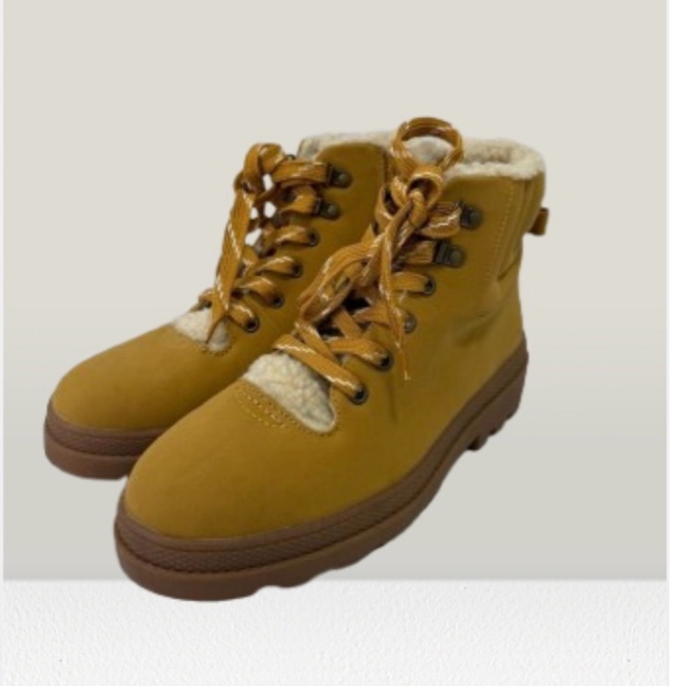 Nordstrom Rack Women’s Lug Boots sz 8 Sherpa Lined NEW # bag 20-RR